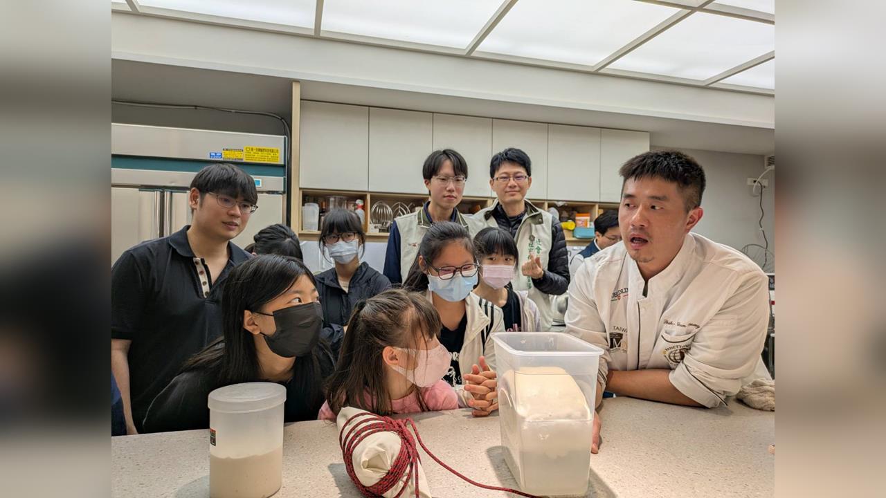 南市府攜手民間傳遞溫暖　弱勢兒少品嘗世界冠軍麵包