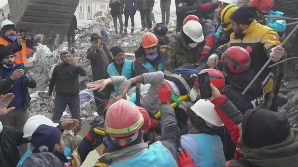 奇蹟！　男子困104小時獲救　土敘強震罹難近2.3萬人