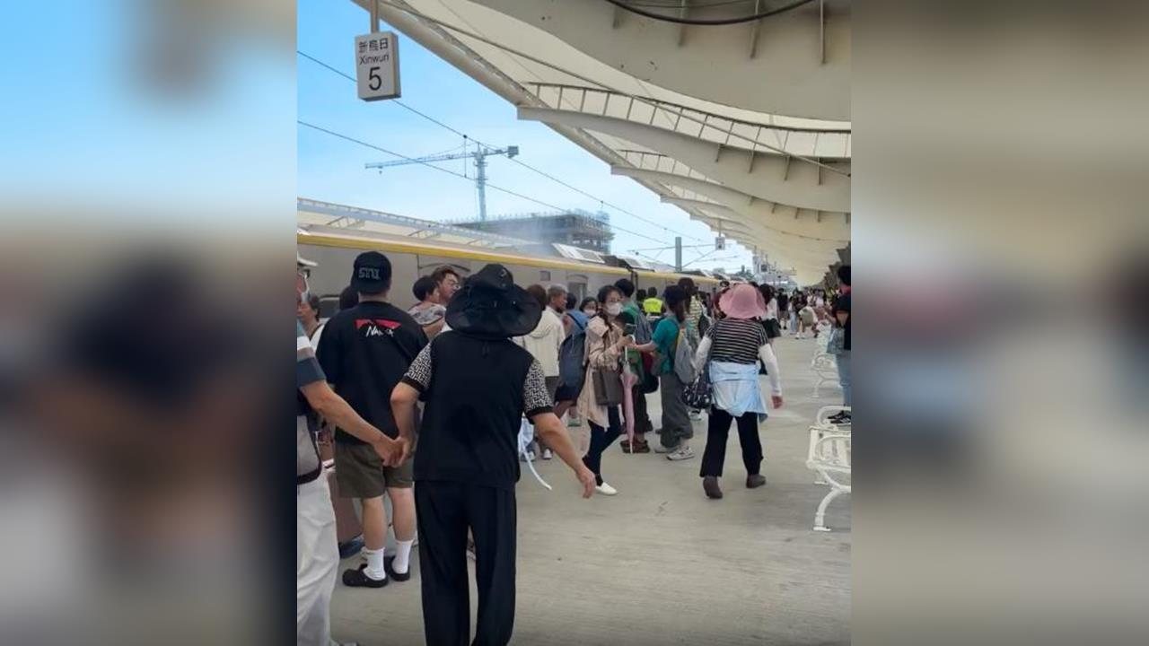 快新聞／新烏日站驚傳列車冒煙！台鐵揭原因：旅客「這1物」 起火