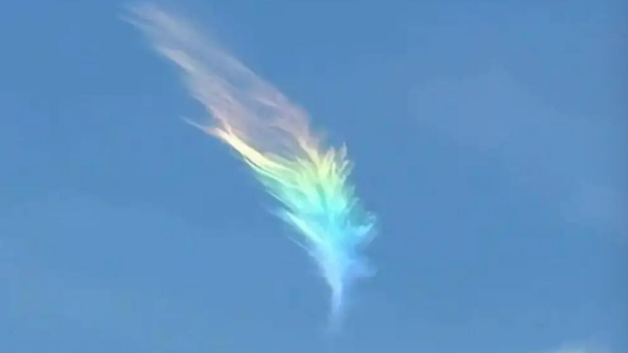 天空怎麼了？江蘇民眾抬頭驚現「羽毛狀怪雲」拿手機狂拍...專家揭成因