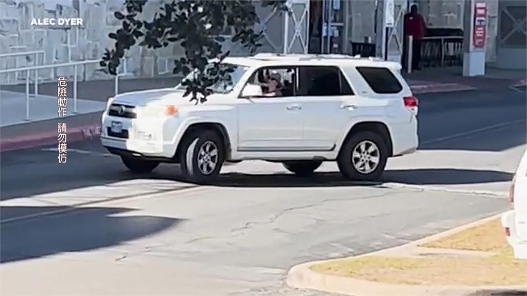 停車場變碰碰車場? 德州警飛車追酒駕女畫面全都錄