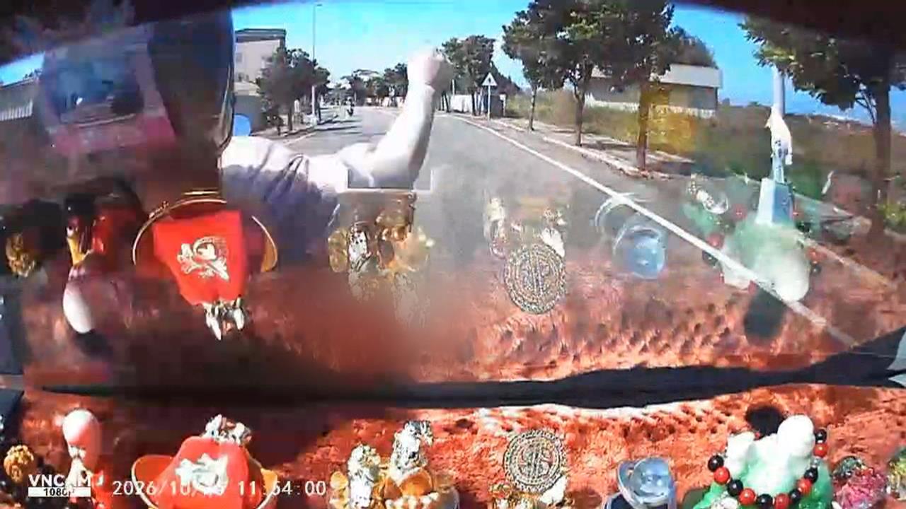 越籍男駕車疑恍神！　追撞女騎士害慘摔「滾3圈」