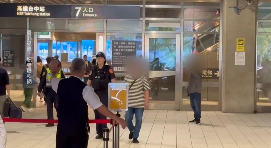 搶載客爭執！高鐵台中站「特約vs.巡迴」兩派小黃互嗆　驚動員警到場排解糾紛