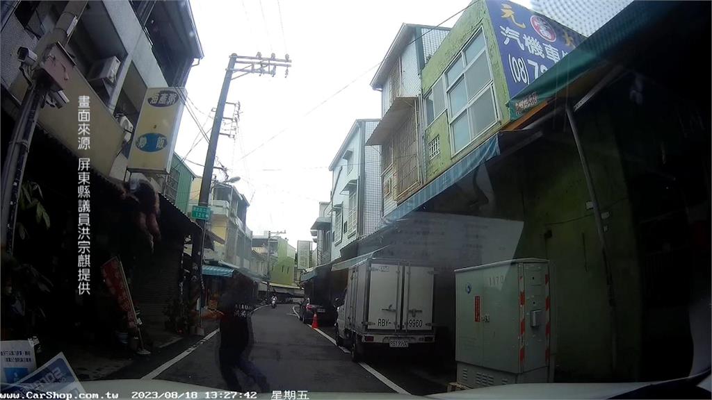 議員跑行程目擊老翁墜樓　奔下車救人腳被壓傷