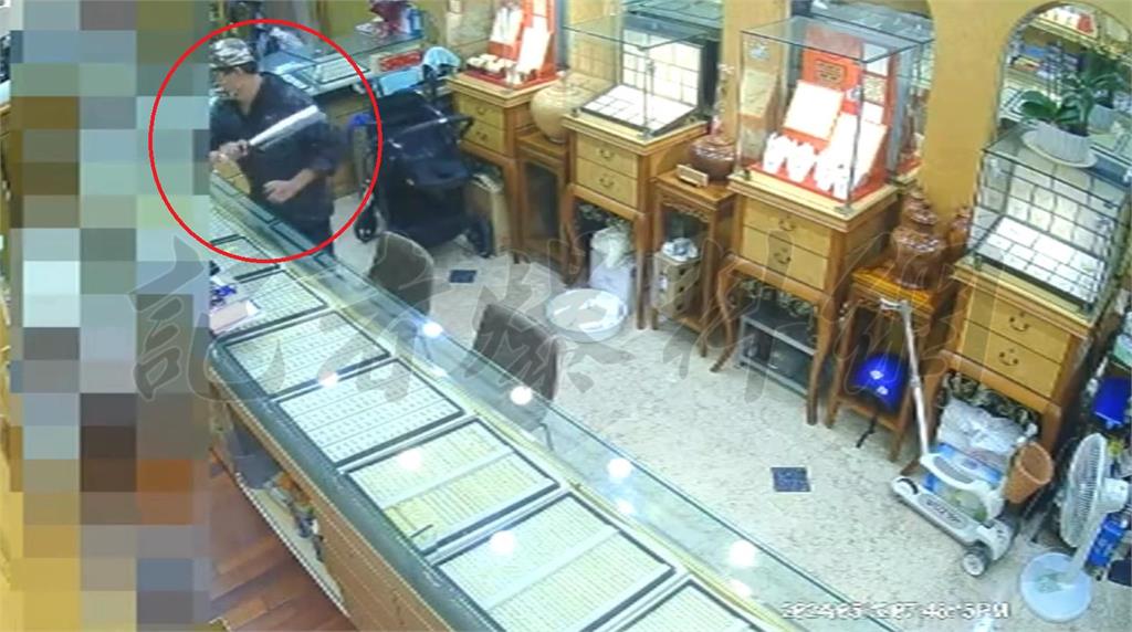 快新聞／屏東驚爆銀樓搶案！歹徒持球棒暴打店家夫婦　路過警入內壓制犯嫌
