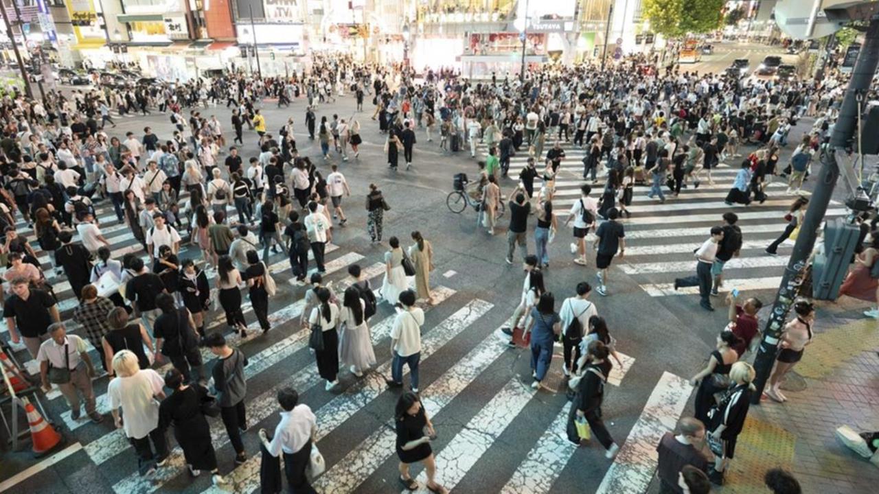 台灣遊客澀谷遇「撞人族」！女童遭藍衣大媽「撞飛慘摔」11秒片全錄下