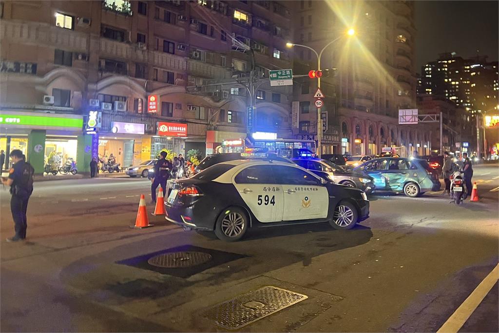 快新聞／新店2男1女疑涉毒品案「開車跑給警察追」　警車衝撞攔停逮人