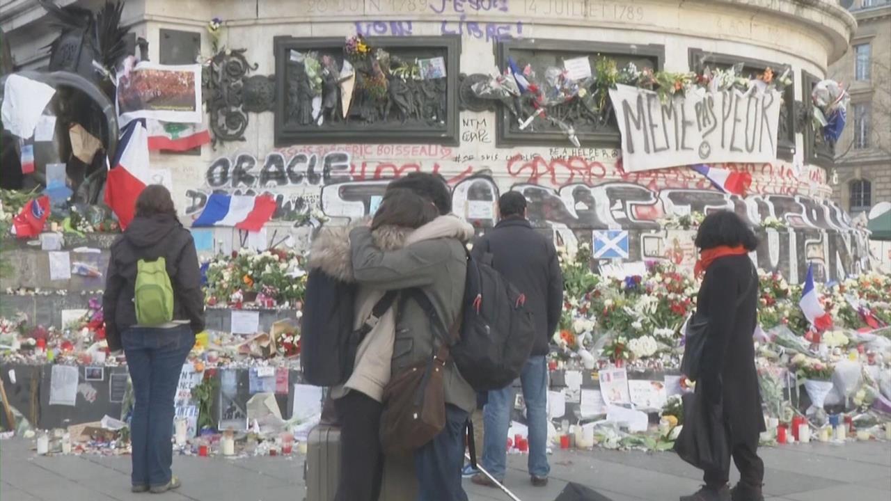 法國巴黎恐攻屆滿十週年 馬克宏默哀追悼130名罹難者