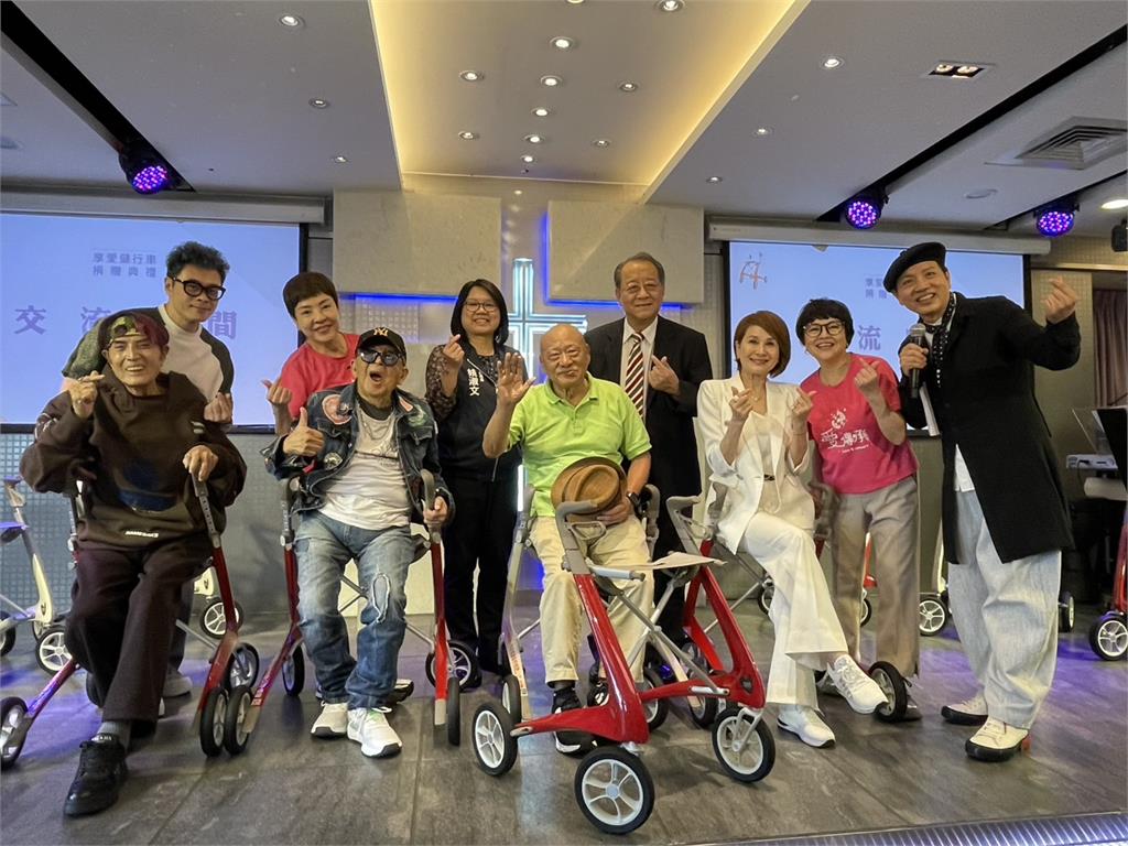 愛心捐贈健行車儀式!林松義與林沖的逆轉人生與愛的堅持
