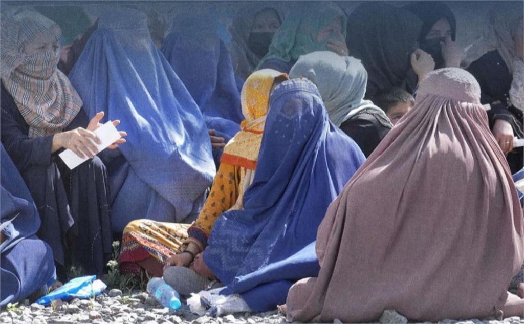 塔利班宣布「禁止女性上大學」　阿富汗女學生哭喊：希望、夢想活生生破碎了