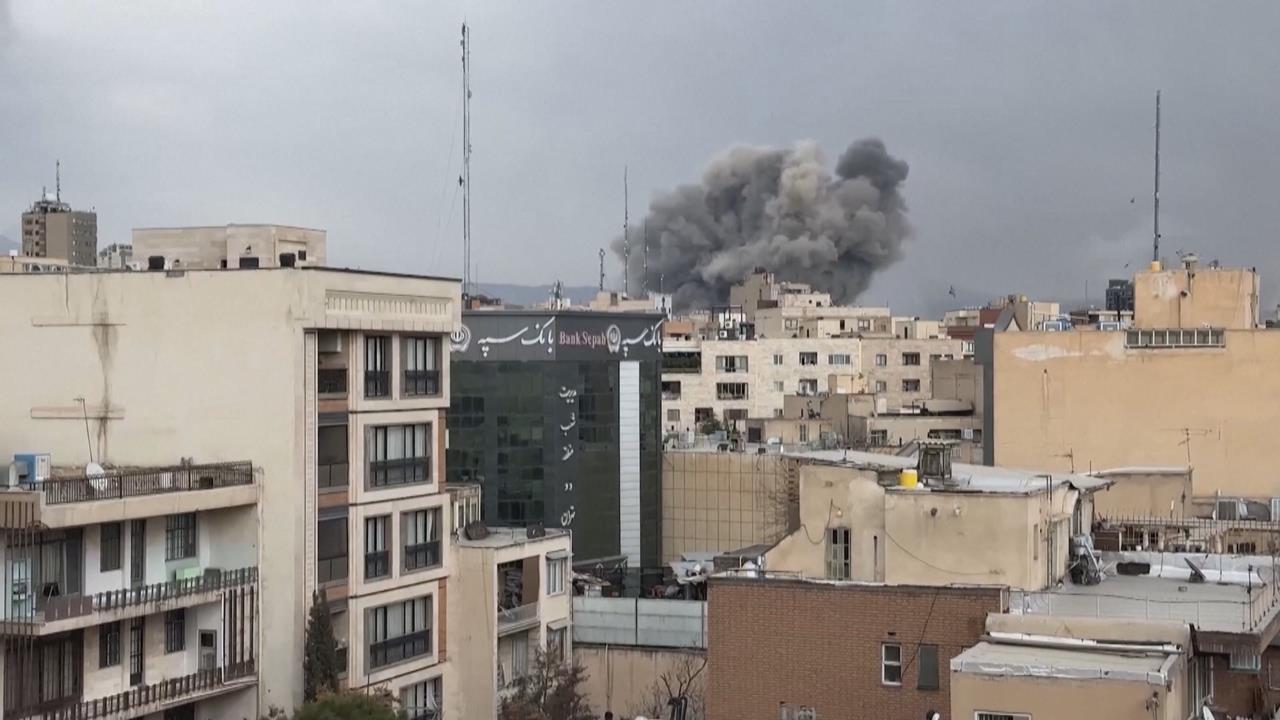 美以打擊伊朗近2000個目標　伊朗宗教程式「自動彈出勸降訊息」