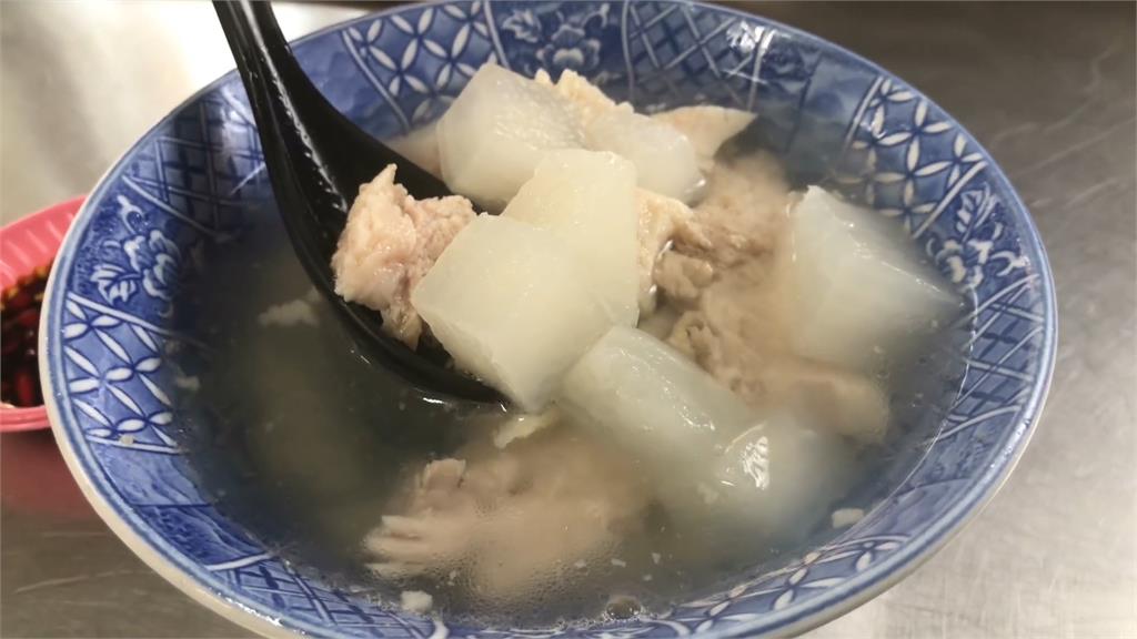 台灣趴趴走／大根排骨湯好吃到讓必比登都推薦！「清燉菜頭」和「十全藥燉」都夠夠味！