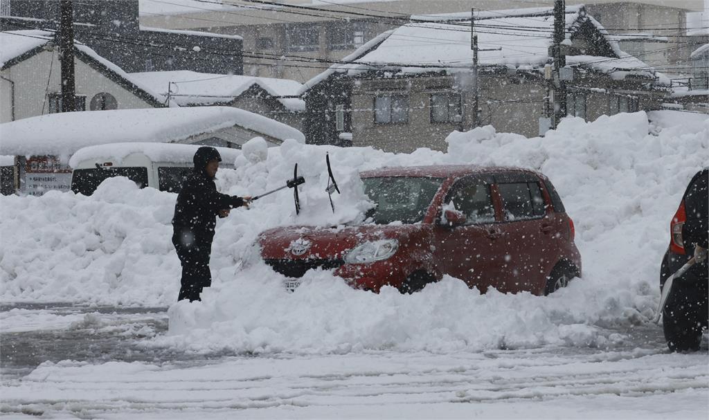 日本惡劣天候　石川縣聯外道路中斷120戶受困　奈良邊坡崩塌傳人員受困