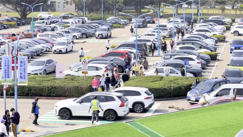 不用再擔心找不到停車位了！1免費神器暴紅他實測「3秒找到」：超神奇