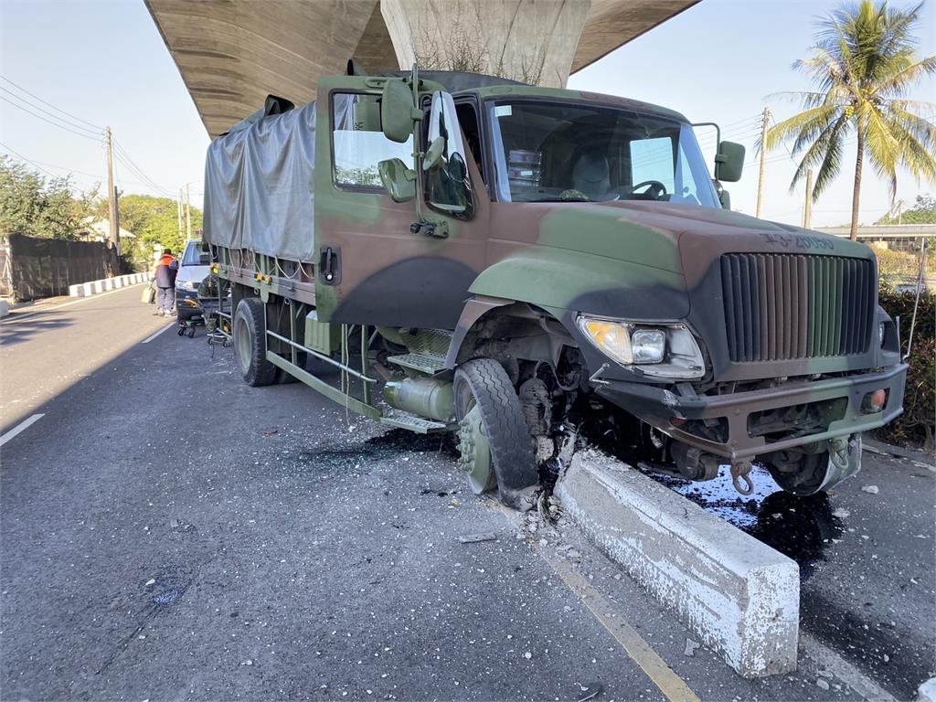 快新聞／屏東九如驚傳軍車車禍！ 已知6人受傷