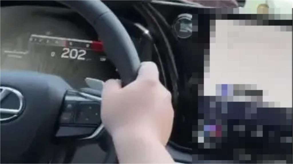 89開轎車上國3「狂飆202公里」蛇行！車身晃不停上傳炫耀…下場GG了