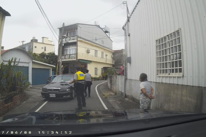 警追匪巷弄連開9槍 屏東村落真實上演