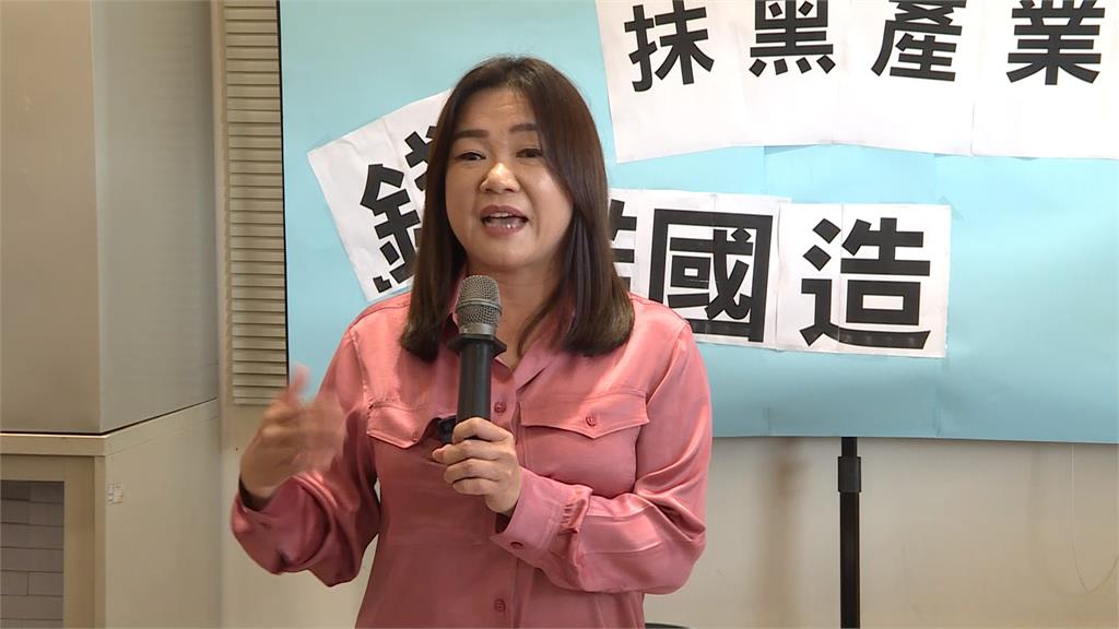 拒簽保密切結？馬文君嗆「廢紙一張」！名嘴驚曝：她還在會議上「做這事」