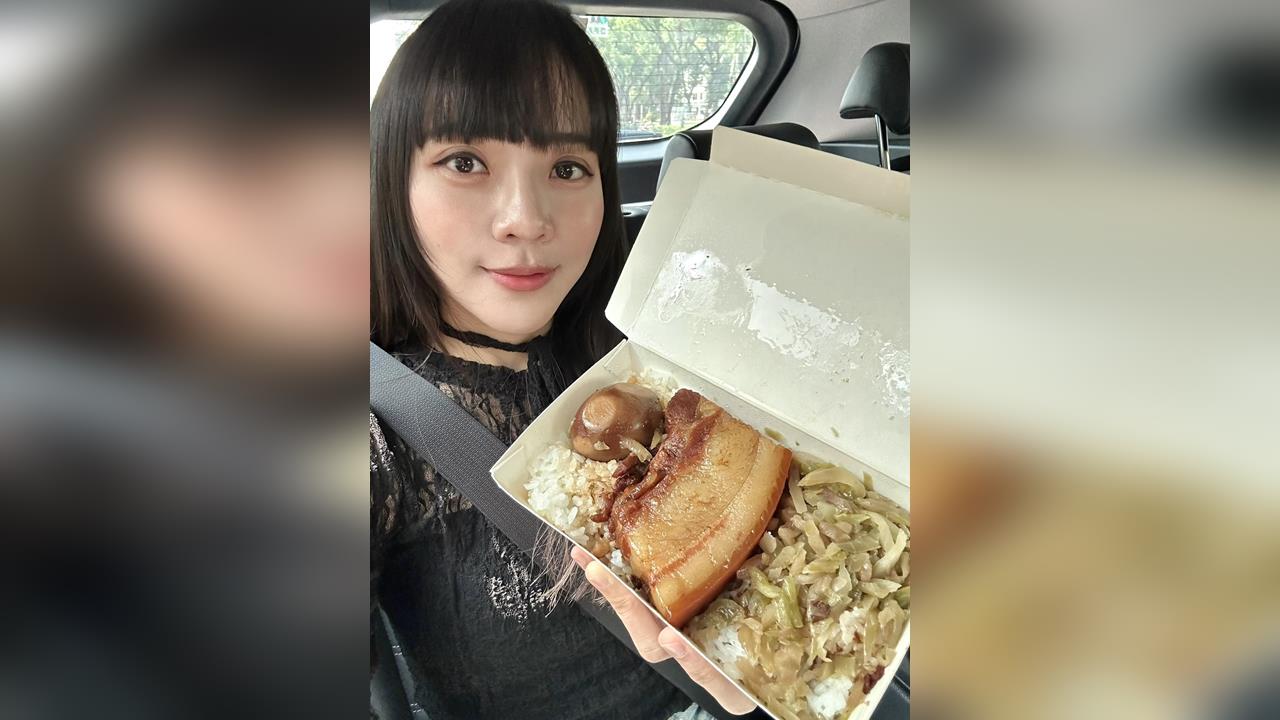 快新聞／溫體豬終回歸！黃捷大嗑南豐魯肉飯　網笑：豬多養十幾天太肥啦