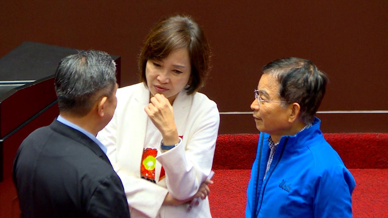 賴士葆罕見爆氣批黨中央！指一面倒支持8000億　打臉鄭麗文「少數說」