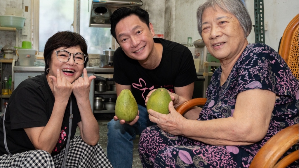 85 歲獨居奶奶喪夫痛哭險瞎 ! 謝祖武化身中秋守護天使關愛獨居長者