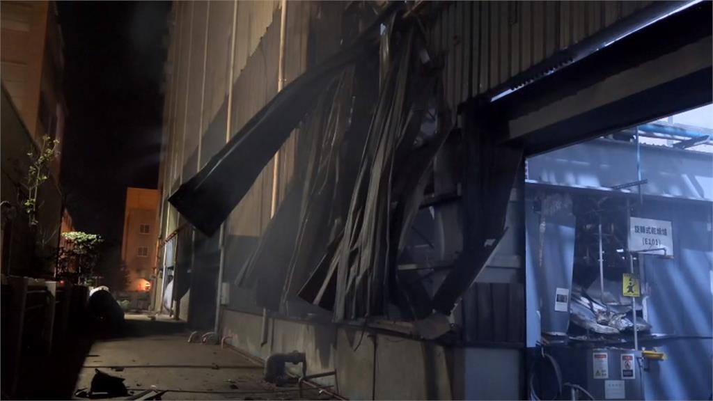 環保公司廠房火警　鐵皮扭曲變形設備燒毀