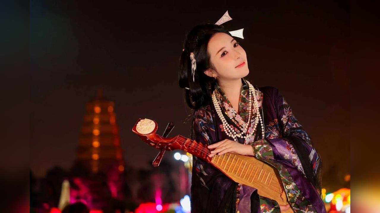 快新聞／女星五熊朝日本國寶「佛足石」潑油！繳完50萬日圓罰款後獲釋
