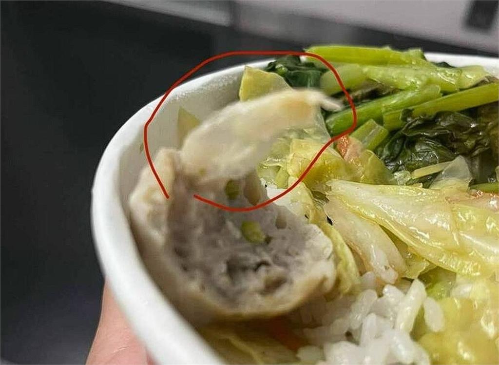 台鐵便當貢丸驚見異物！　供應商認了「生產疏失」網點名：以後剩半顆