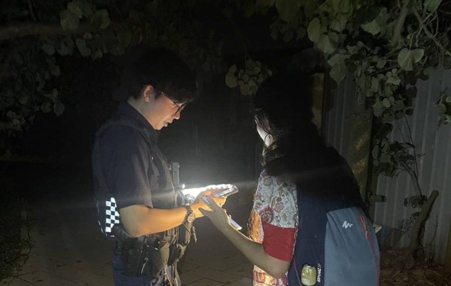 太忘我？女子草漯沙丘拍夕陽 天黑迷途受困1小時