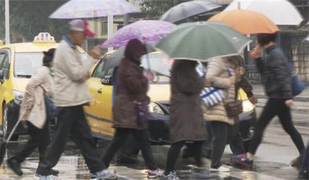 快新聞 / 北台灣氣溫驟降挾雨彈！2地區「雨勢越晚越明顯」