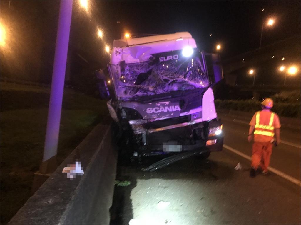 大貨車國1機場系統自撞　駕駛下車查看遭追撞身亡