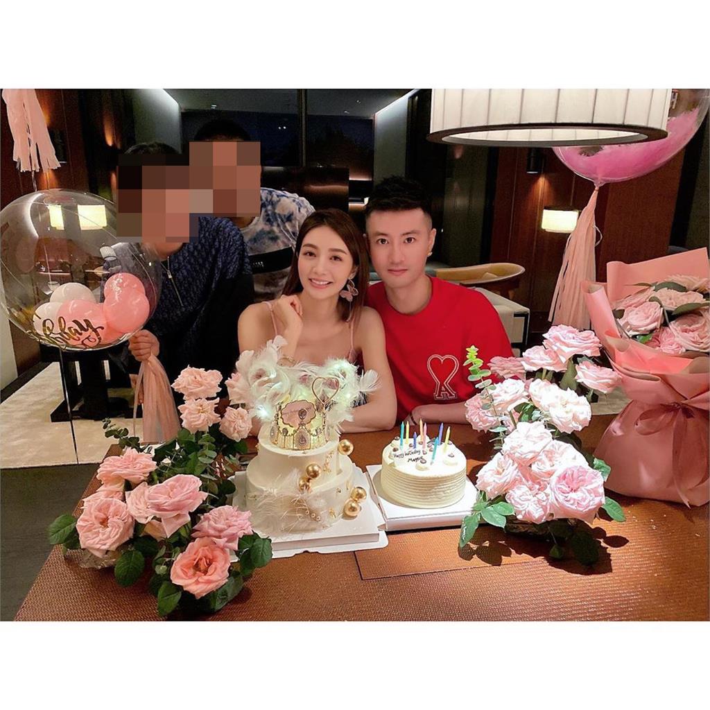 吳亞馨37歲生日「豪乳炸出」男友幫慶生熱吻放閃