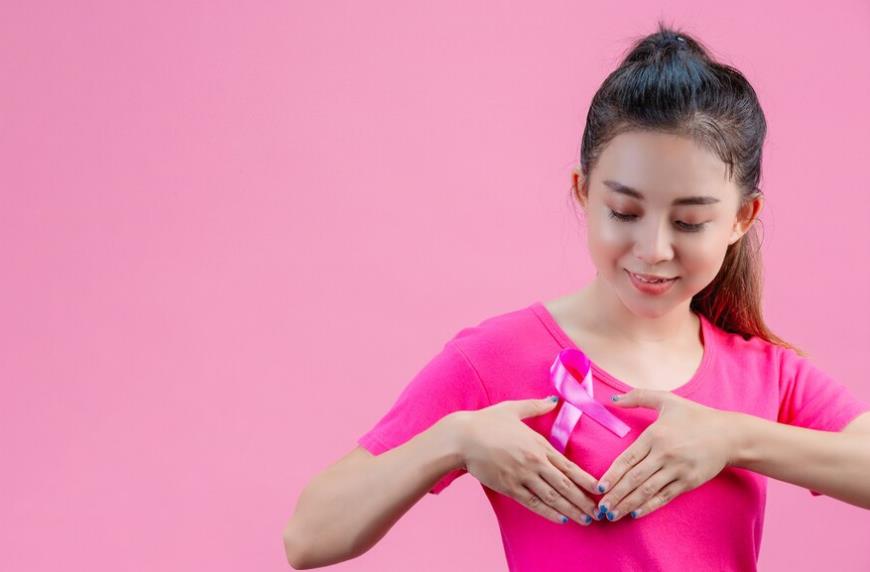 正確自檢揪出早期乳癌！女子「用抓的」誤判硬塊　醫師分享兩案例啟示