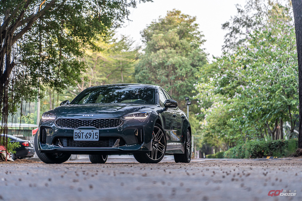 直逼歐系列強的質感與性能|Kia Stinger 3.3 GT AWD向內燃機世代做最完美的告別