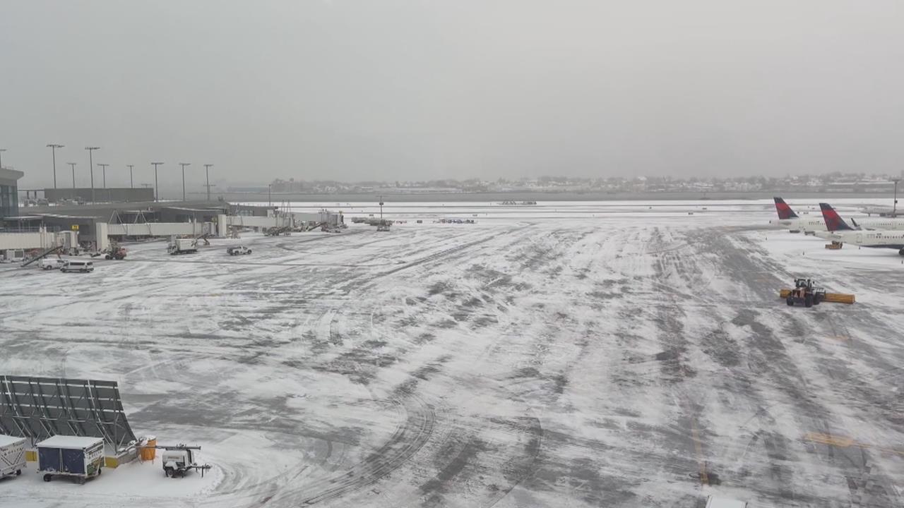 美國冰雪風暴擾亂耶誕假期　上千航班取消或延誤　逾3萬戶停電