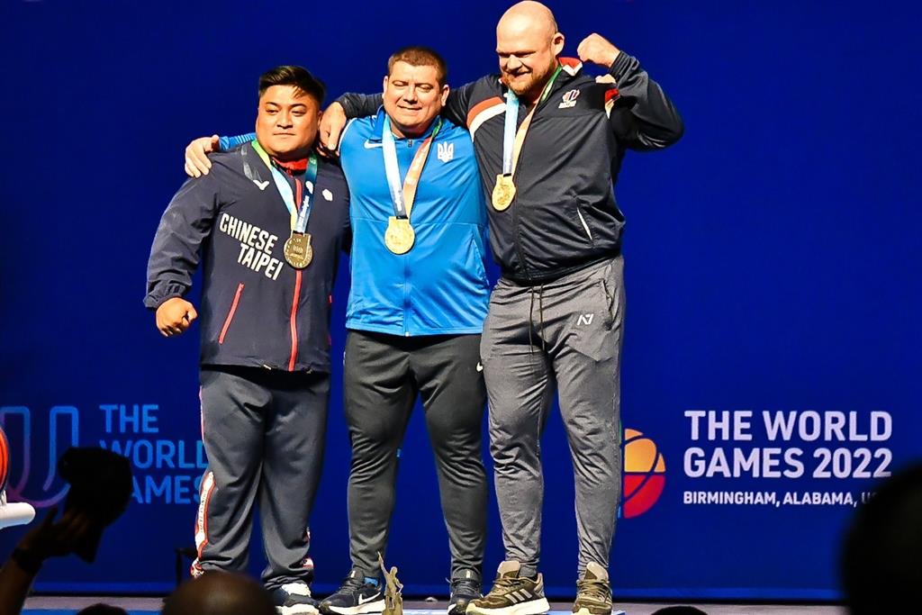 世運／「台灣選手」楊森蹲舉破世界紀錄！獲男子健力超重量級銀牌