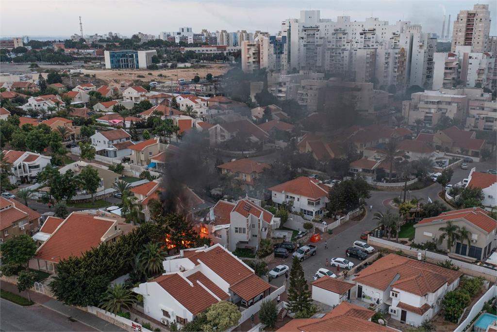 快新聞／哈瑪斯火箭突襲釀至少22死　以色列總理：正處於戰爭中