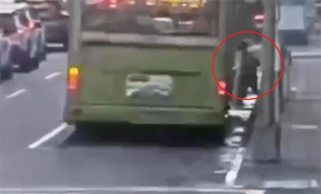 北市驚悚死亡車禍!婦下車遭41路公車輾斃 爆頭慘死臟器外露