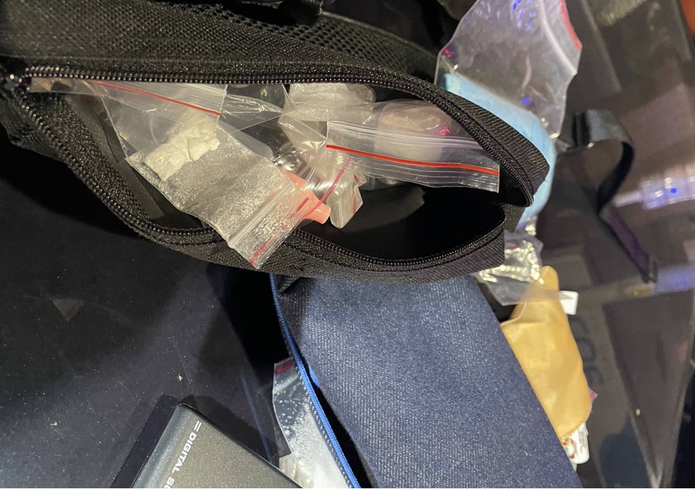 20公里龜速行駛快速道路 警逮男女2人緝獲百克海洛因