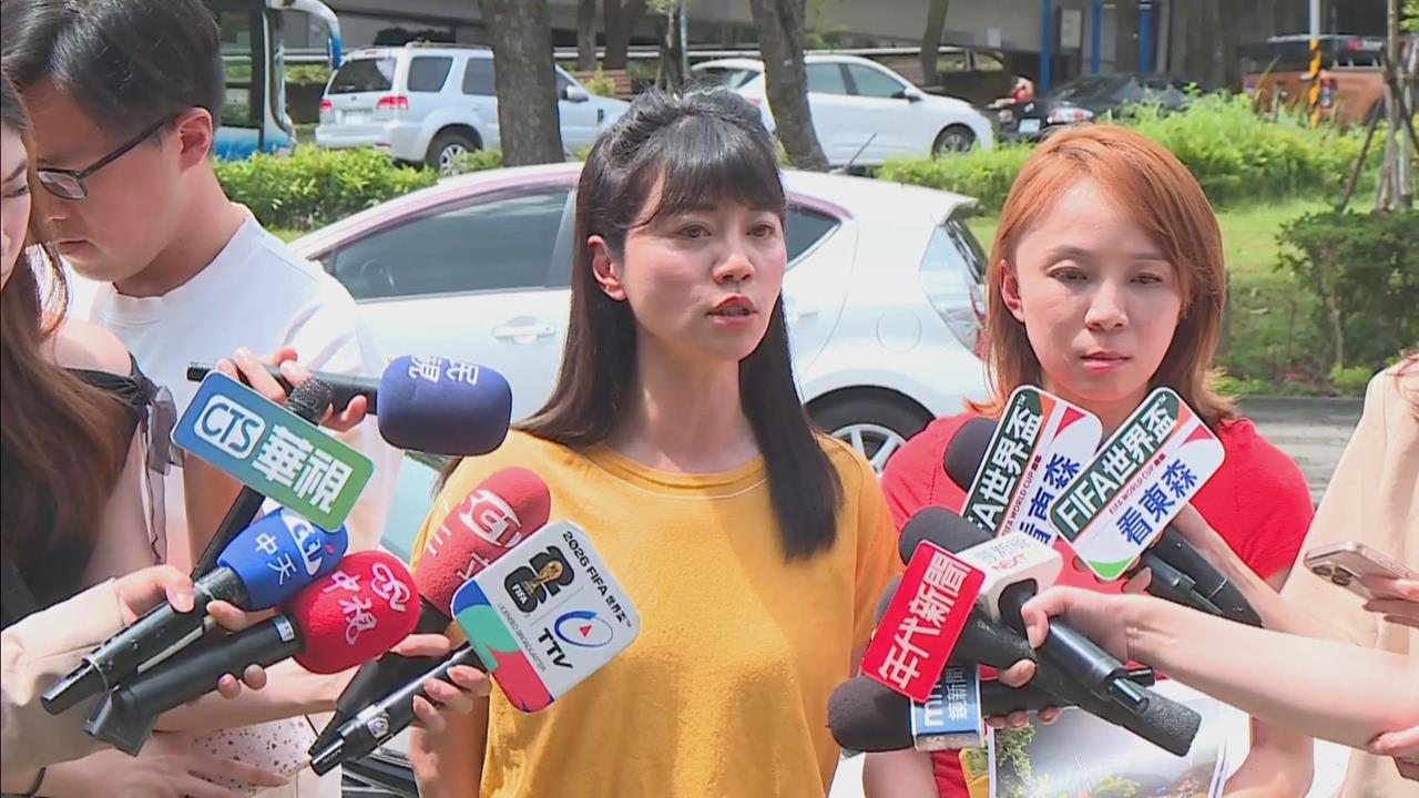 快新聞／細竹竿撐一年！北市路樹砸爛轎車　高嘉瑜轟：颱風整備假整到市民