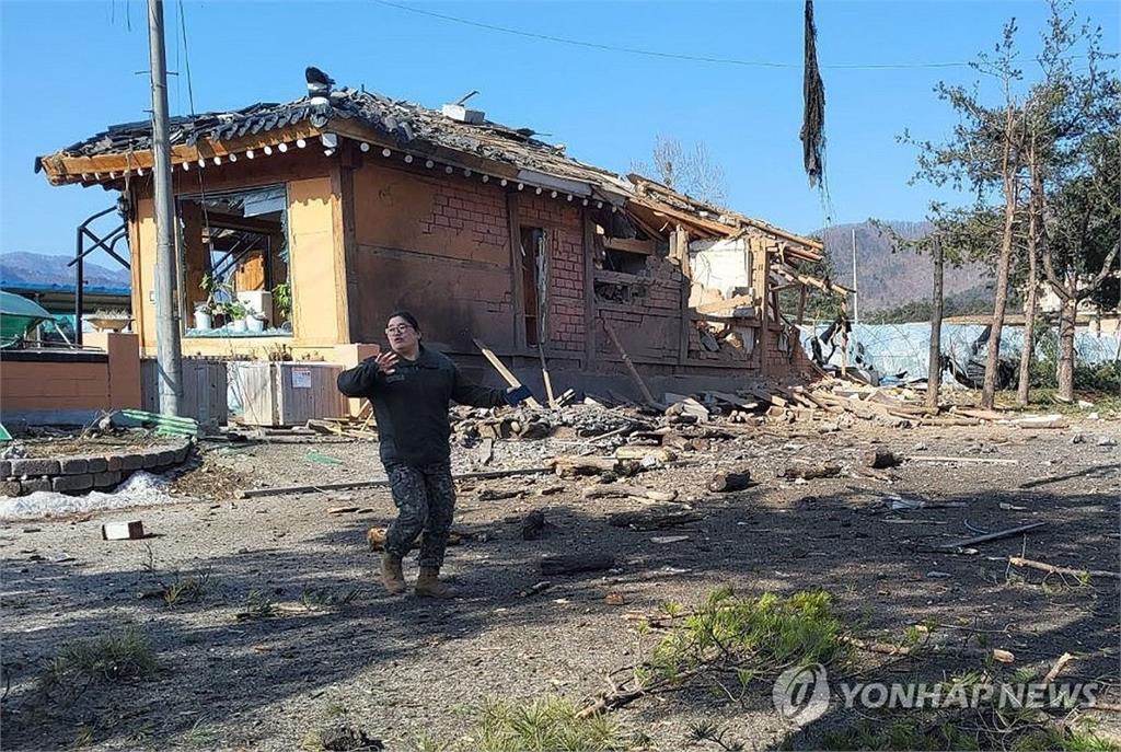 戰機「誤射」8枚砲彈炸民宅！現場受損畫面曝　南韓軍方道歉了