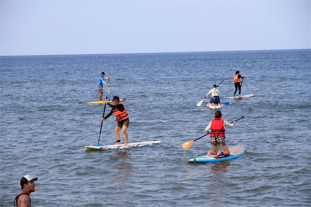 衝一波！中角灣Chill新玩法　時下最夯SUP立槳、衝浪體驗活動開跑