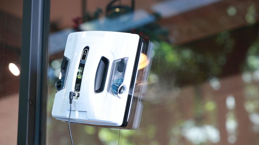家電／戶外玻璃很難清？HOBOT 玻妞推出新一代 HOBOT-2S 擦窗機器人帶來雙邊噴水設計強化清潔力