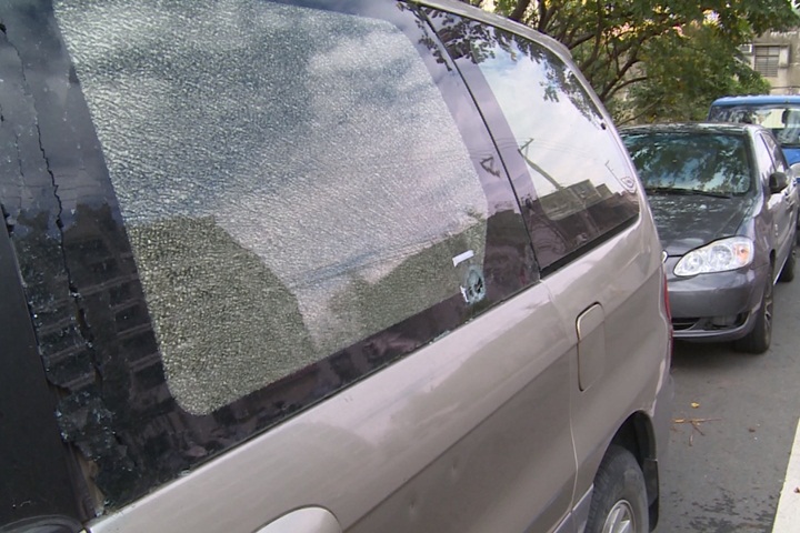 車被砸找嘸兇手 男鎮暴BB槍掃射整排車