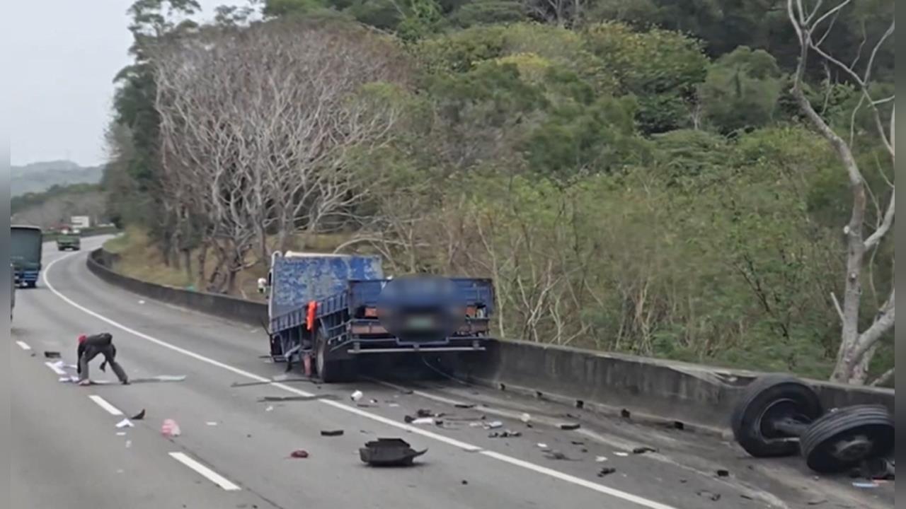 國1新竹段車禍！　故障小貨車駕駛停路肩遭追撞慘死