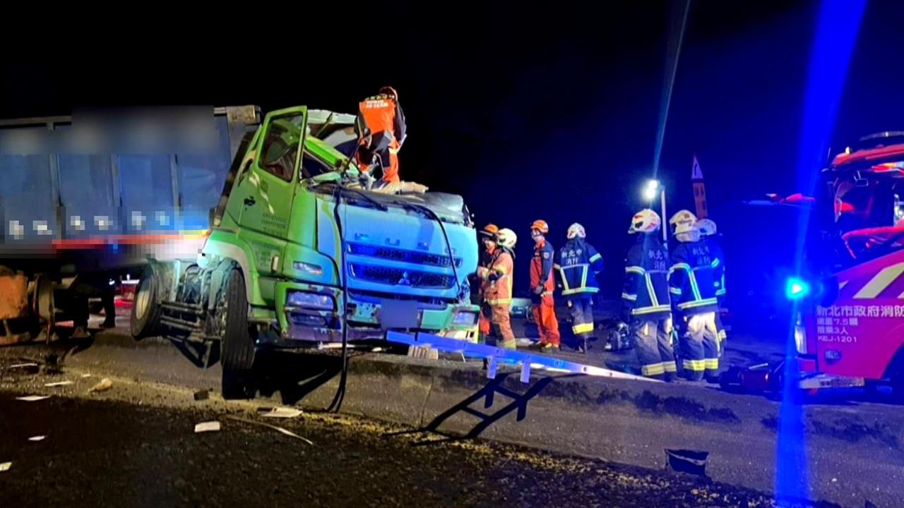 濱海公路貢寮路段曳引車失控逆向釀五車連環撞 駕駛當場喪命