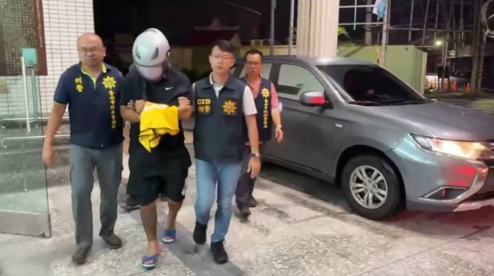 快新聞/丹娜絲風災後民眾急修屋頂卻遇詐 警方火速逮捕騙徒