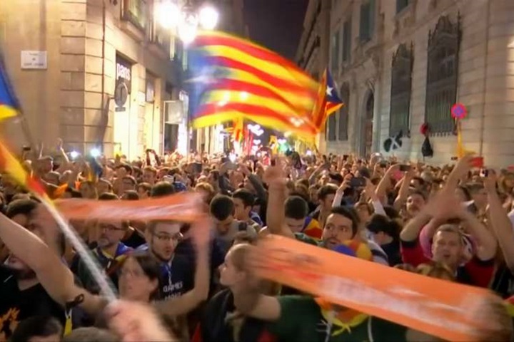 加泰隆尼亞宣佈獨立 西班牙解散議會