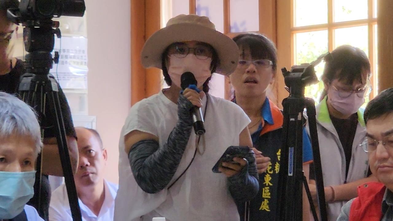 陳建村遭阿美族災民砲轟「不用心」 總協調官季連成:別在現場爭辯