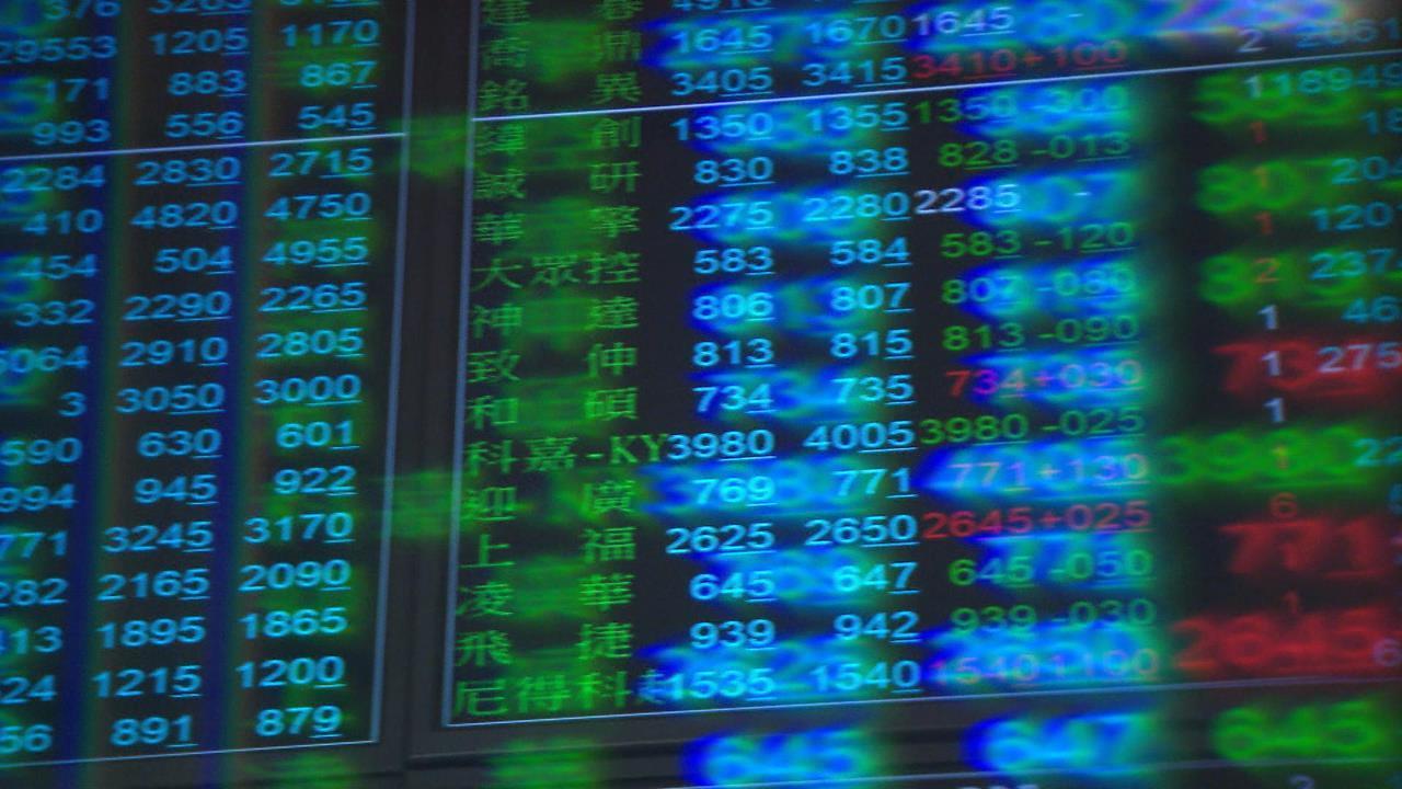 台股崩跌千點有「去年4月股災」既視感？網揭「不慌」原因：跌停鎖死才叫恐慌